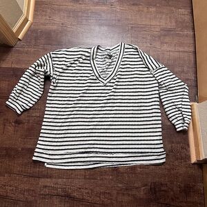 Arula Striped V-Neck Lightweight Sweater - Black & White